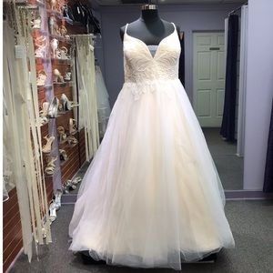 Lia Mia - Style MB 1112 - Size 24 - Ivory/Champ